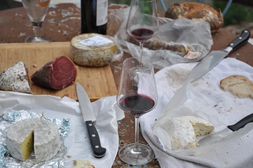 Red wine tasting cheese image