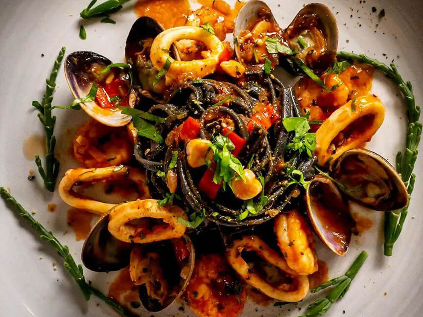 Squid Ink Pasta with Mussels Recipe - Kitchen Swagger